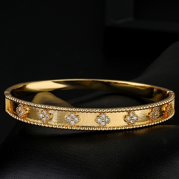 Cloverleaf Gold Plated Zircon Bangle Bracelet - Picture 4 of 5